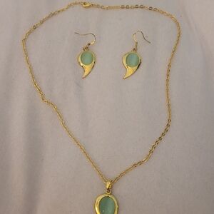 Elegant Gold and Green Jewelry Set